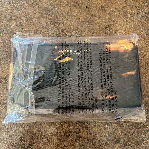 NWT Marc Jacobs All Around Zip Large Wristlet Black - Picture 3 of 9